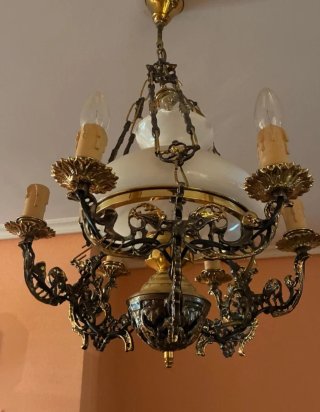 Lámpara de techo salón dorada y blanca