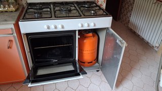 Cocina de gas butano blanca
