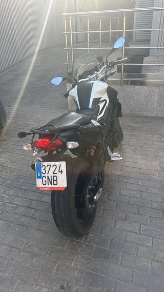 BMW F800R Naked Negra y Blanca
