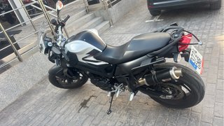BMW F800R Naked Negra y Blanca