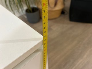 Mesa de centro blanca de madera elevable