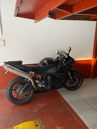 Yamaha YZF R6 2006 Negra 38.000 km
