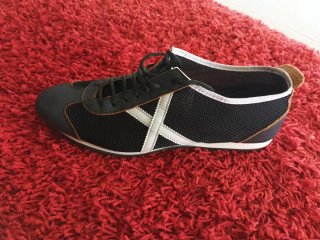 Zapatillas Munich Negras y Blancas