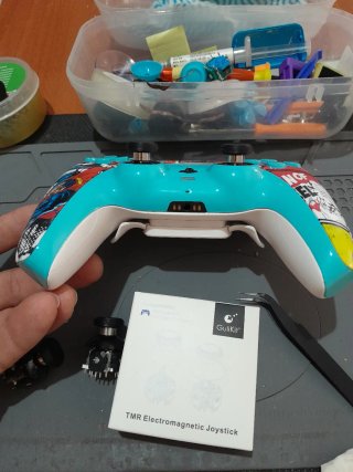 Mando PS5 Scuf con Sticks Magnéticos GuliKit