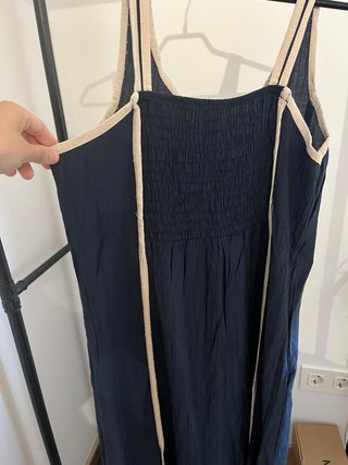 Vestido azul con rayas blancas