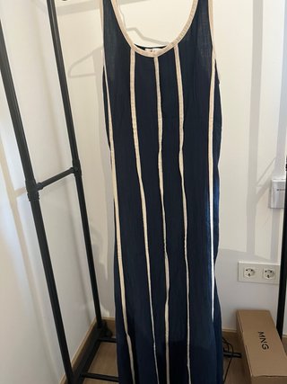 Vestido azul con rayas blancas