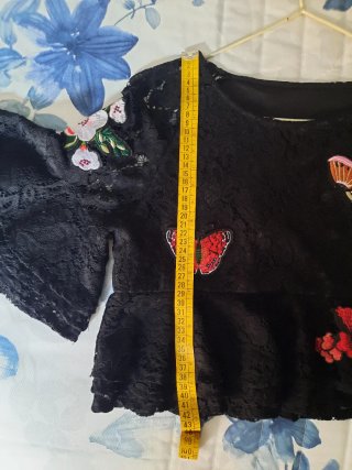Top de encaje y bordados, Talla S