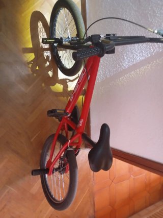 Bicicleta BMX Roja