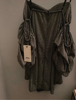 Vestito brillantinato maniche a sbuffo