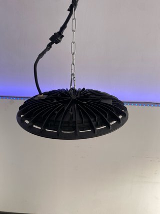 Luz industrial LED colgante (5 en total)
