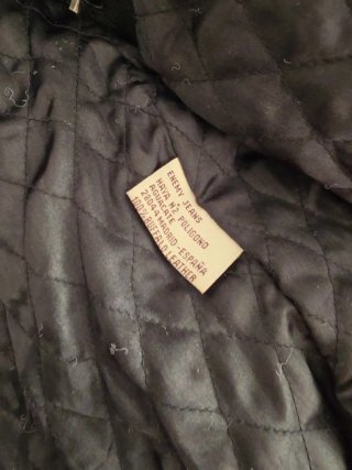 Chaqueta de cuero negra estilo moto