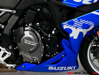 SUZUKI GSX-8R ¿A2?
