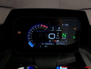 SUZUKI GSX-8R ¿A2?