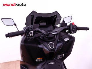 YAMAHA T-MAX 560 TECH MAX