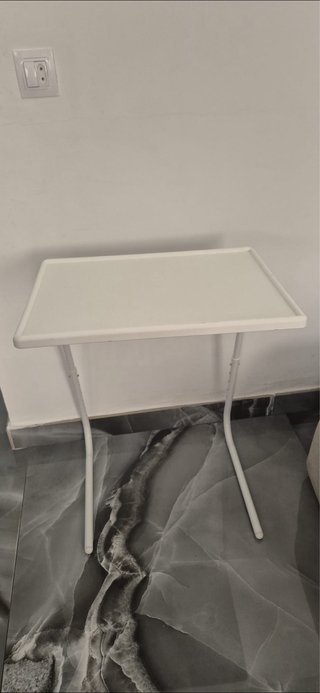 Mesa plegable blanca