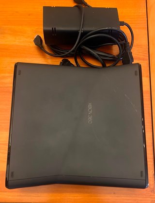 Xbox 360 Negra con Fuente de Alimentación