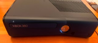 Xbox 360 Negra con Fuente de Alimentación