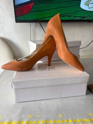 Zapatos de tacón beige