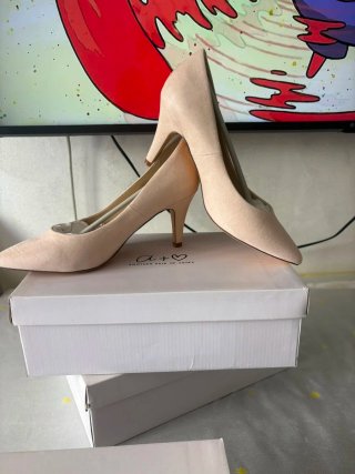 Zapatos de tacón beige
