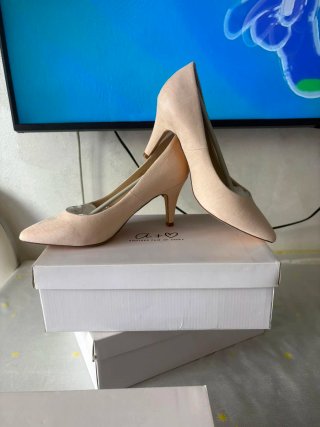 Zapatos de tacón beige