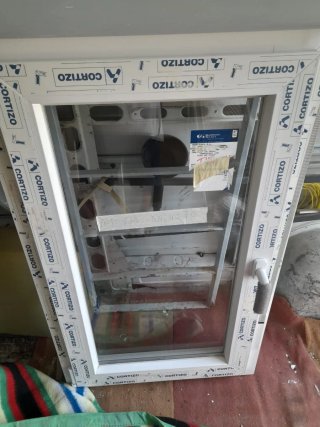 Ventana PVC Blanca con Persiana