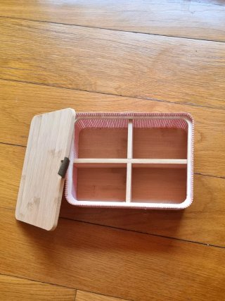 Caja de bambú rosa con tapa