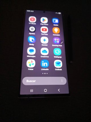 Samsung S23 Ultra con detalle en pantalla