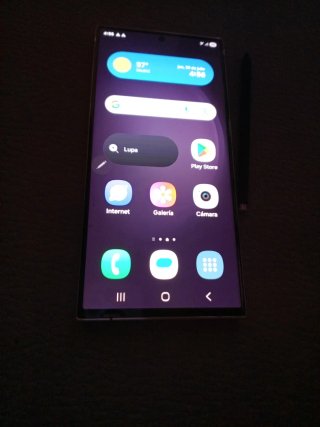 Samsung S23 Ultra con detalle en pantalla