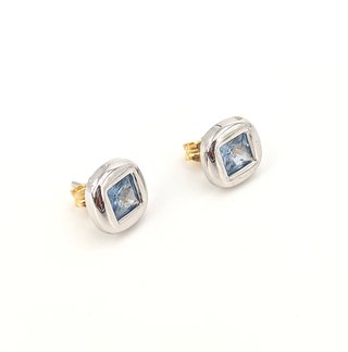 Pendiente de oro blanco de 18k con piedra, 1.36 g.