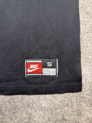 Nike T-shirt Active Sportswear Grigio con Logo