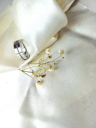Anillo Acero Elegante con Circonitas