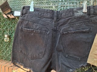 Shorts Stradivarius negros y verde oliva
