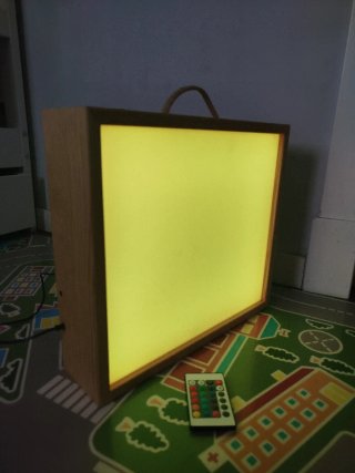 Caja (mesa) de luz de madera.