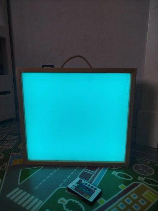 Caja (mesa) de luz de madera.