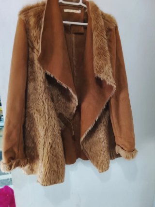 Chaqueta de piel sintética marrón