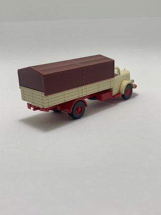 Mercedes L 6600 da marca Wiking escala 1/87