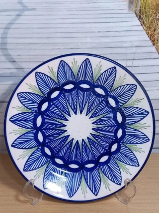 Plato decorativo de cerámica azul