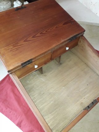Antiguo escritorio de madera