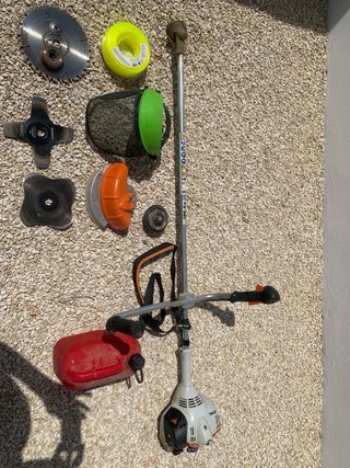 Petrol strimmer with accessories