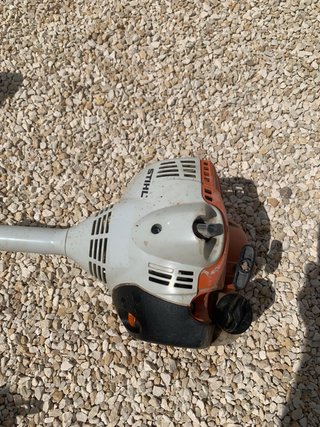 Petrol strimmer with accessories