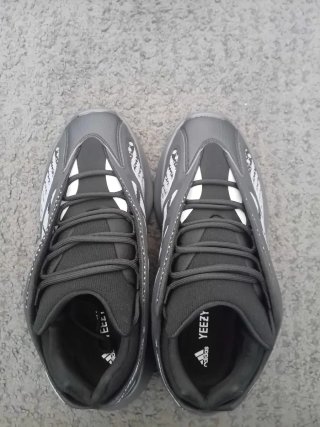 Adidas Yeezy 700 V3 Negras Talla 42 Nuevas