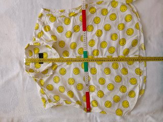 Blusa con emoticonos sonrientes