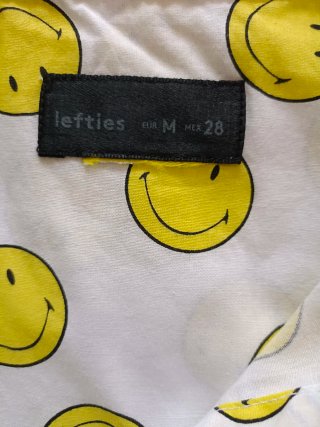 Blusa con emoticonos sonrientes