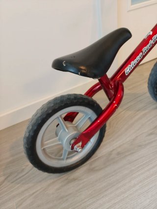 Bici de equilibrio roja