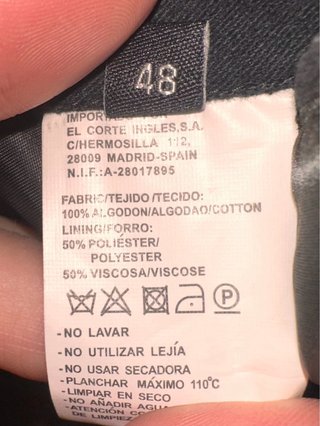 Abrigo negro hombre, con botonera.