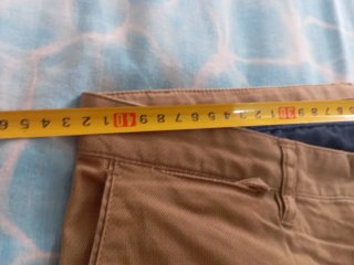Pantalón chino color camel
