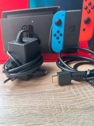 Nintendo Switch V2 + Accessori - COME NUOVA