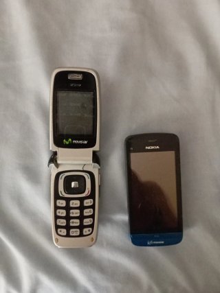 2 Móviles Nokia Antiguos
