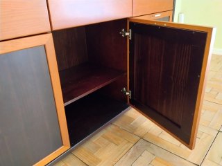 Mueble de madera con espejo