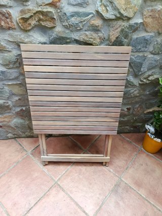 Mesa de jardín plegable de madera